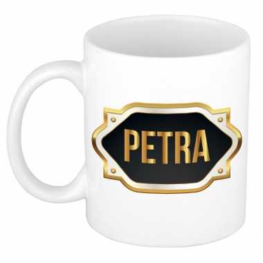 Petra naam / voornaam kado beker / mok met goudkleurig embleem