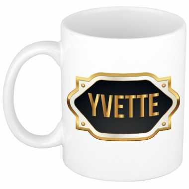 Yvette naam / voornaam kado beker / mok met goudkleurig embleem